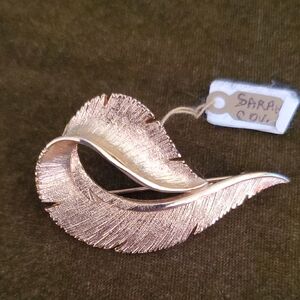 Sarah Coventry Elegant Gold-Toned Brooch